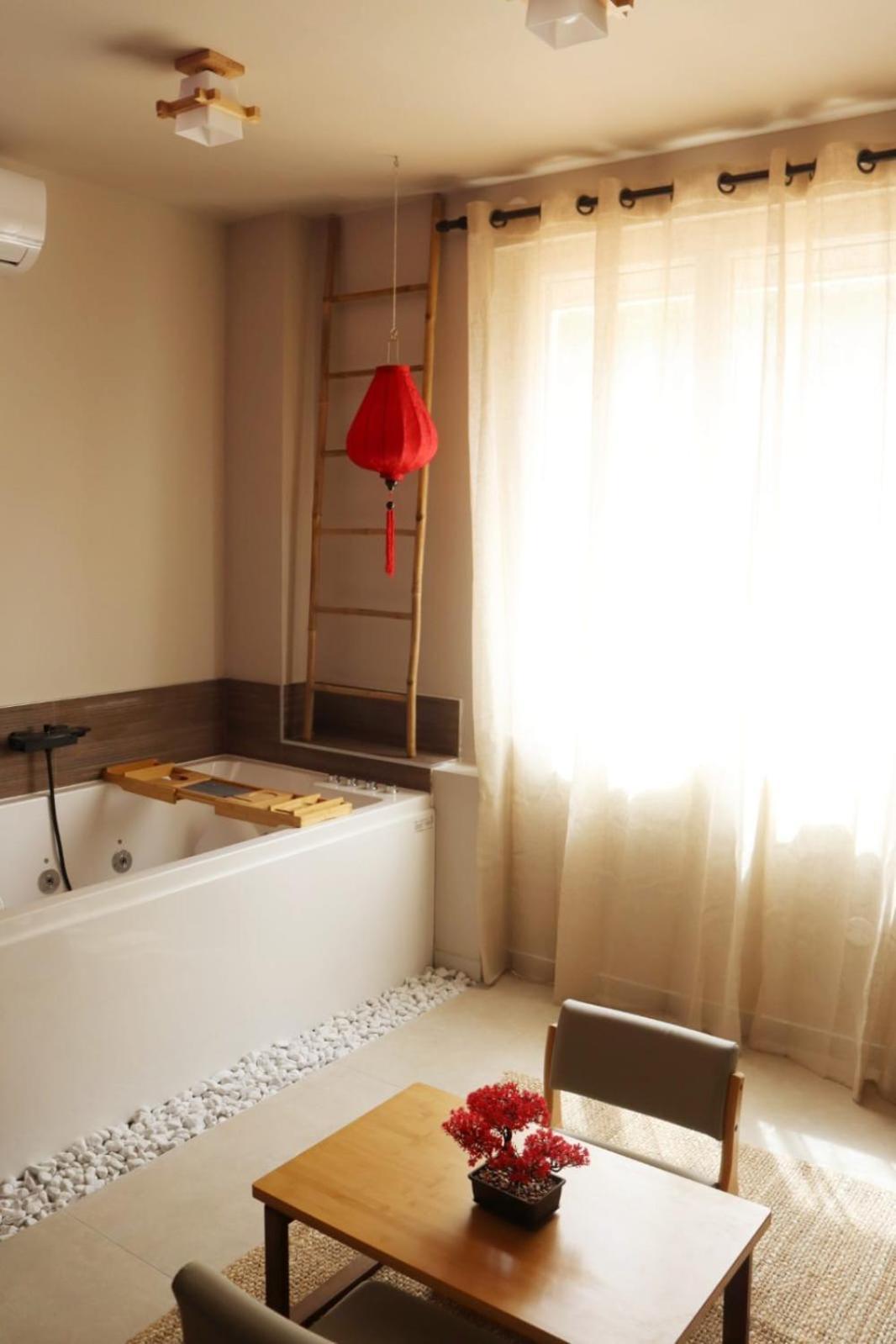 Loveroom Japon Avec Balneotherapie Tolón Exterior foto