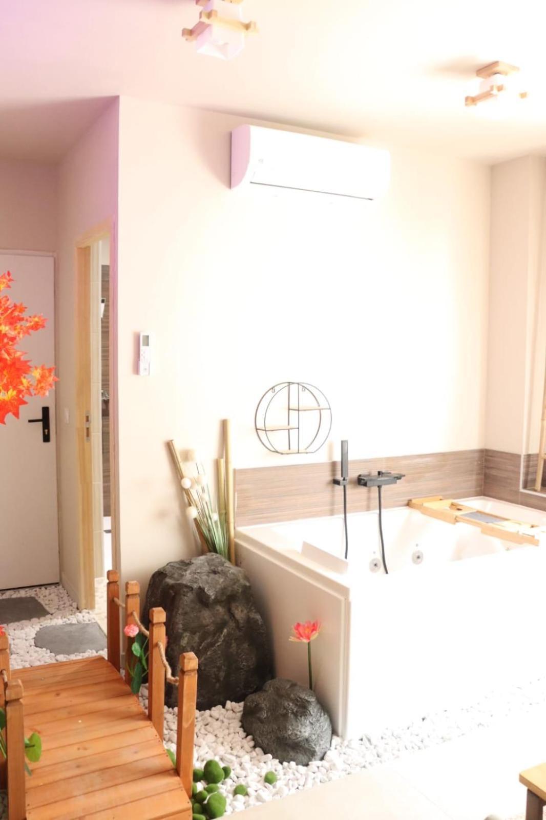 Loveroom Japon Avec Balneotherapie Tolón Exterior foto