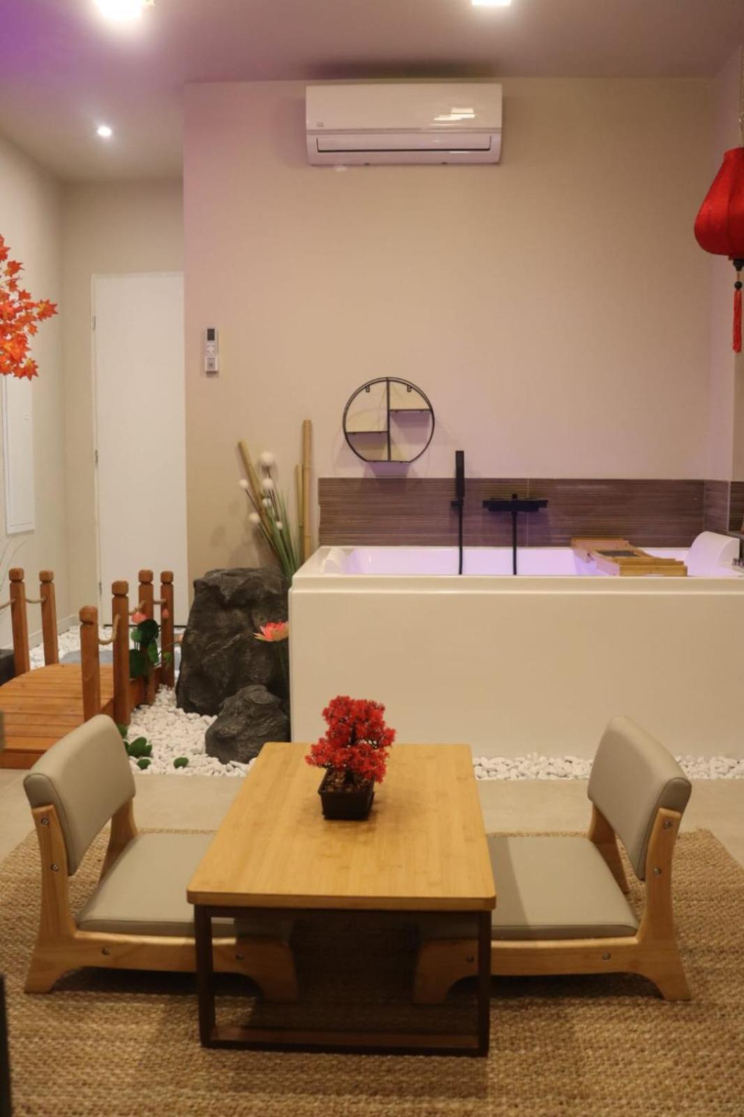 Loveroom Japon Avec Balneotherapie Tolón Exterior foto