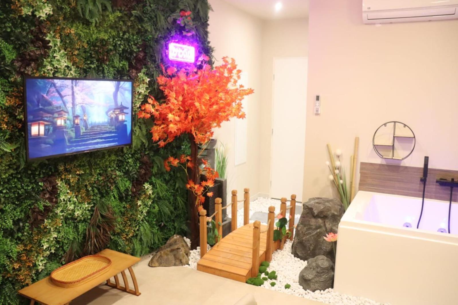 Loveroom Japon Avec Balneotherapie Tolón Exterior foto